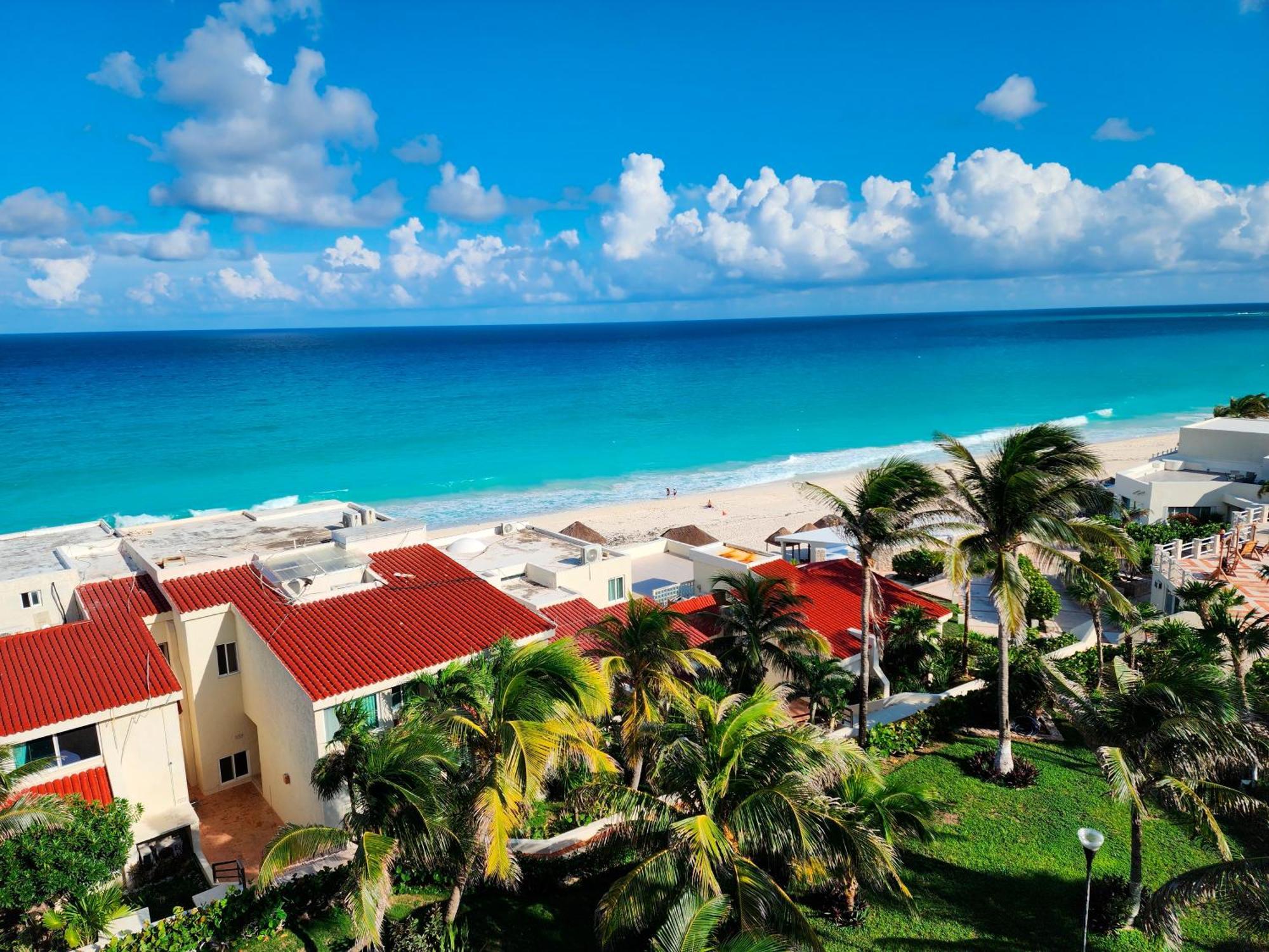 Beachfront Apartments Cancun Exterior photo