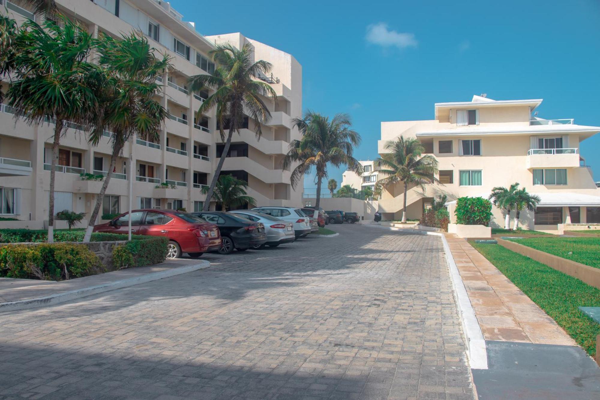 Beachfront Apartments Cancun Exterior photo