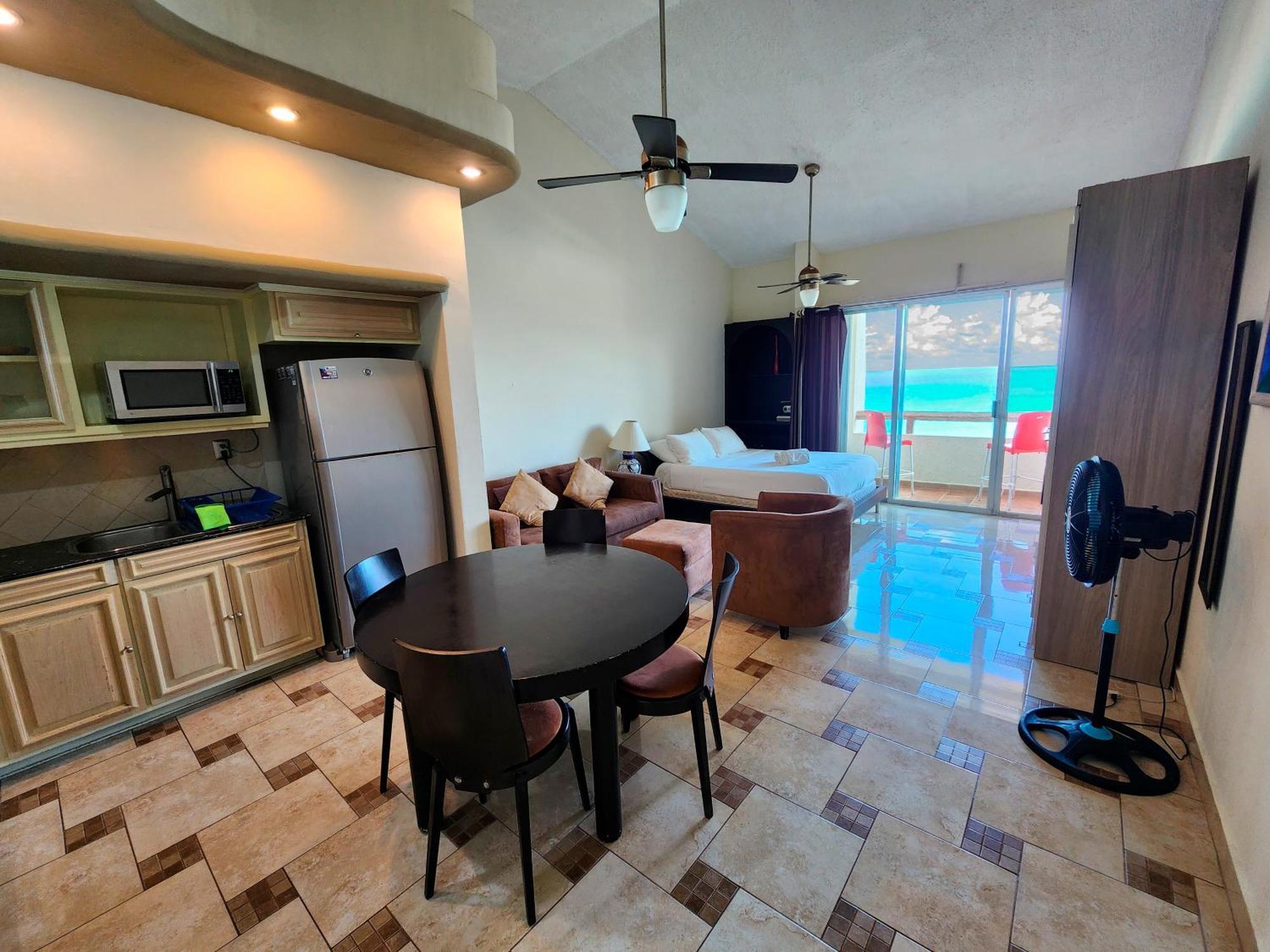 Beachfront Apartments Cancun Room photo