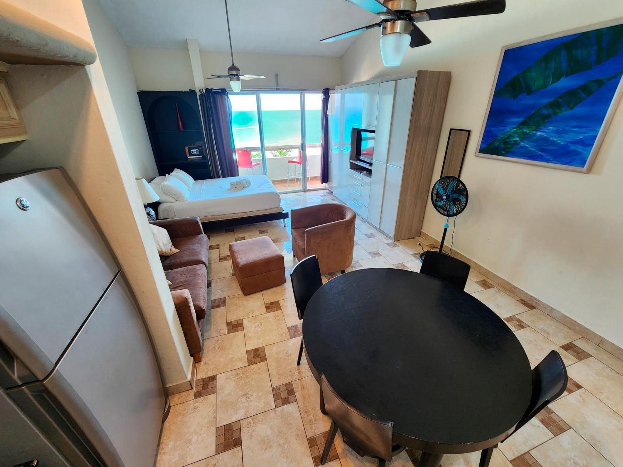 Beachfront Apartments Cancun Room photo