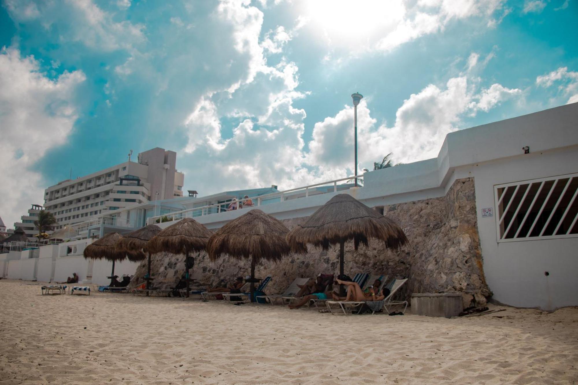 Beachfront Apartments Cancun Exterior photo