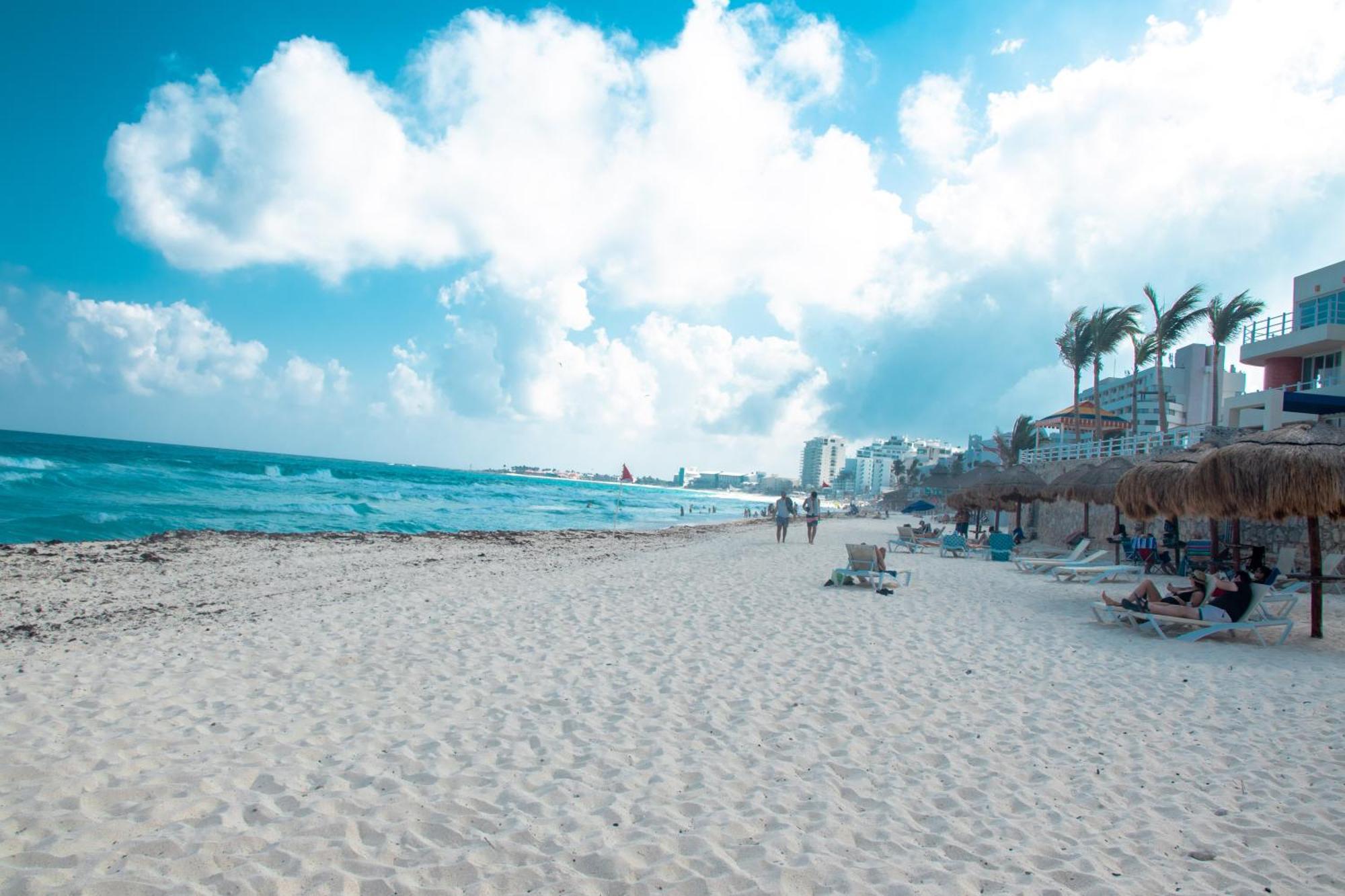 Beachfront Apartments Cancun Exterior photo